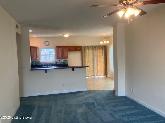 6010 Wooded Creek Dr 102, Louisville, KY 40291