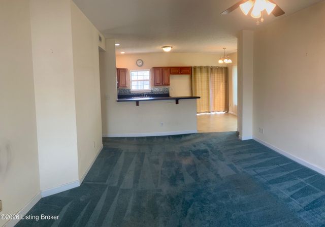 6010 Wooded Creek Dr 102, Louisville, KY 40291