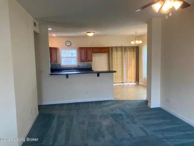 6010 Wooded Creek Dr 102, Louisville, KY 40291