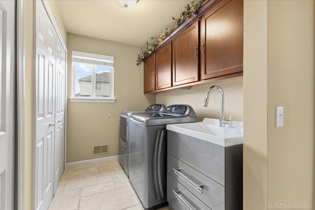 51381 Mauro Lane, Macomb Twp, MI 48042