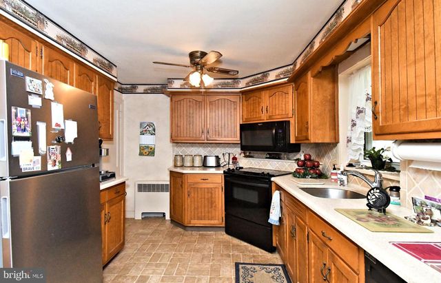 561 PARK AVE, Harleysville, PA 19438