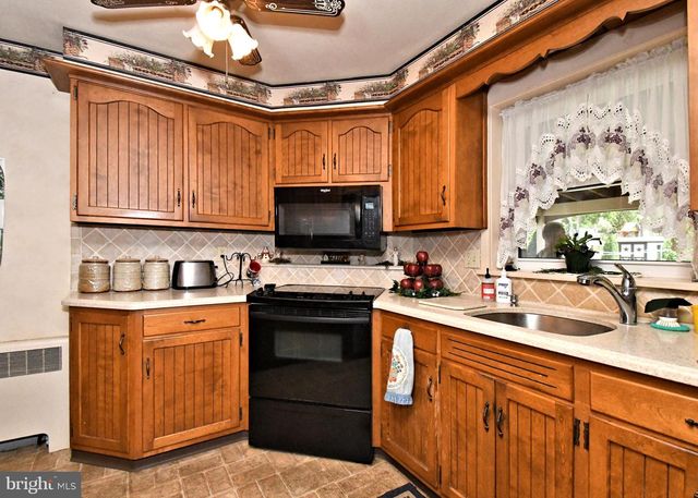 561 PARK AVE, Harleysville, PA 19438