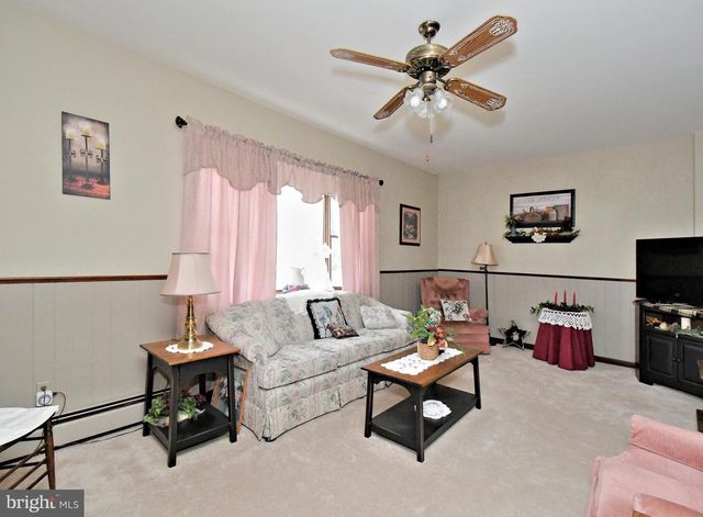 561 PARK AVE, Harleysville, PA 19438