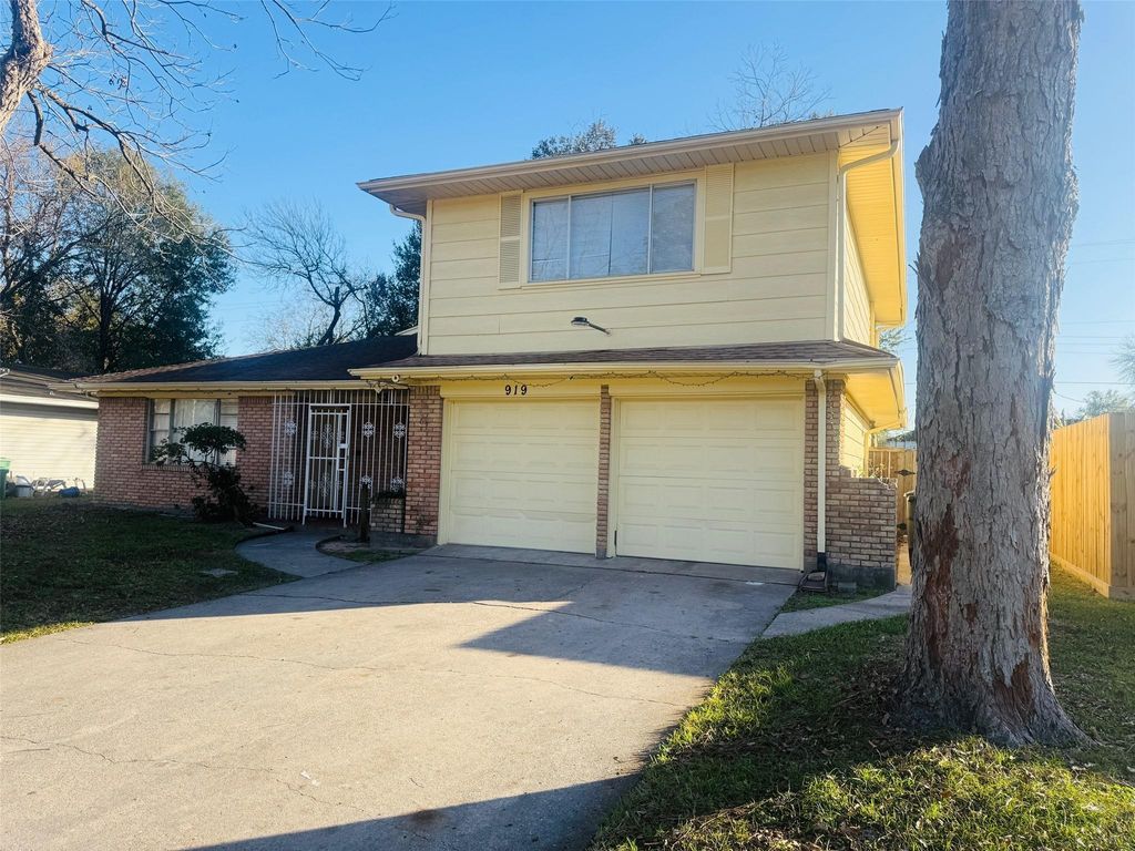 919 Saddle Rock Drive, Houston, TX 77088