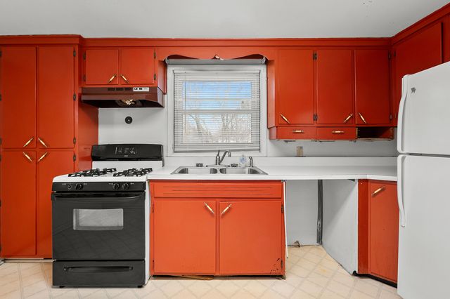 412 6th Avenue, Three Rivers, MI 49093