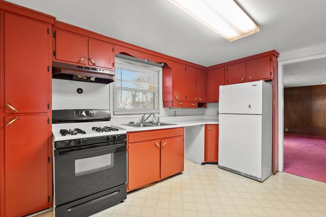 412 6th Avenue, Three Rivers, MI 49093