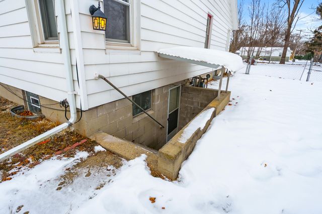 412 6th Avenue, Three Rivers, MI 49093