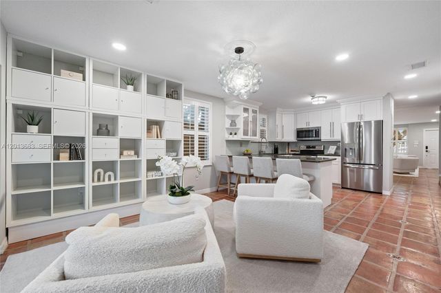 3274 Gifford Ln 3274, Miami, FL 33133