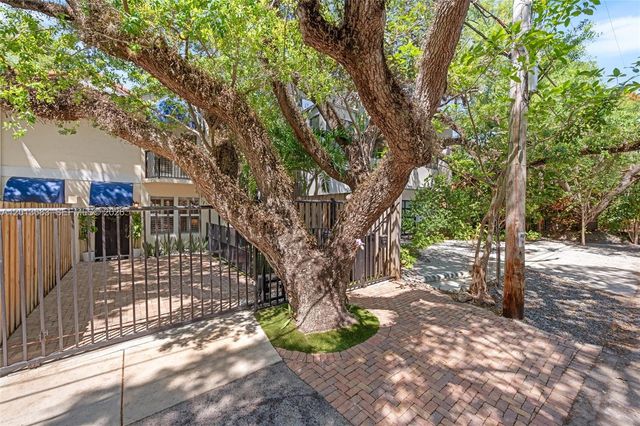 3274 Gifford Ln 3274, Miami, FL 33133