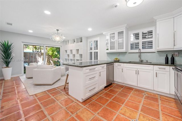 3274 Gifford Ln 3274, Miami, FL 33133