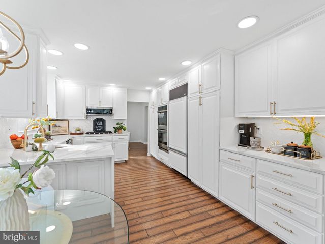 416 COUNTRY CLUB DR, Cherry Hill, NJ 08003