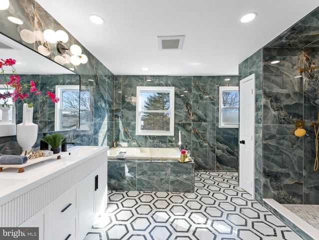 416 COUNTRY CLUB DR, Cherry Hill, NJ 08003