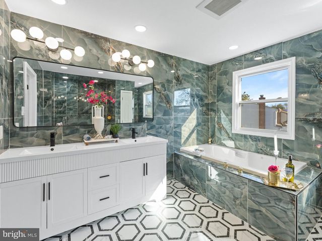 416 COUNTRY CLUB DR, Cherry Hill, NJ 08003