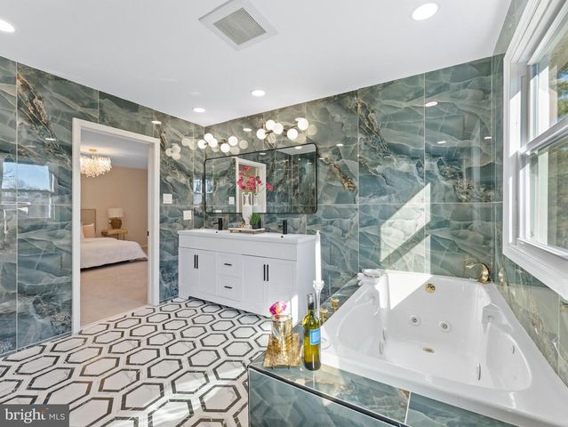 416 COUNTRY CLUB DR, Cherry Hill, NJ 08003