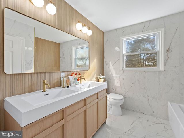 416 COUNTRY CLUB DR, Cherry Hill, NJ 08003