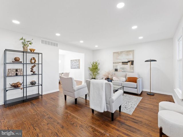 416 COUNTRY CLUB DR, Cherry Hill, NJ 08003