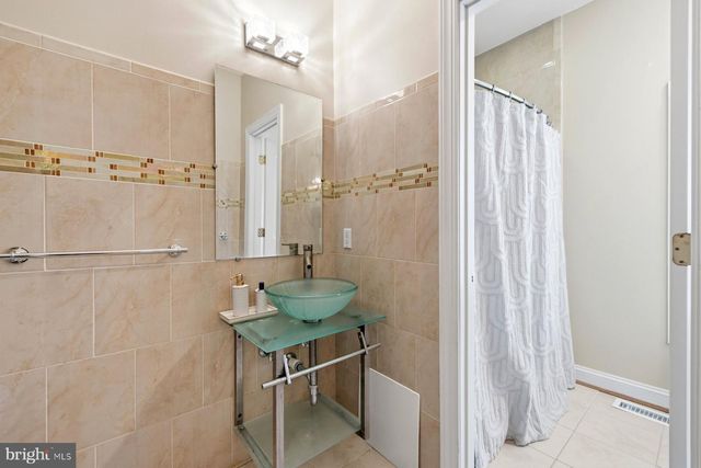 9607 SINGLETON DR, Bethesda, MD 20817