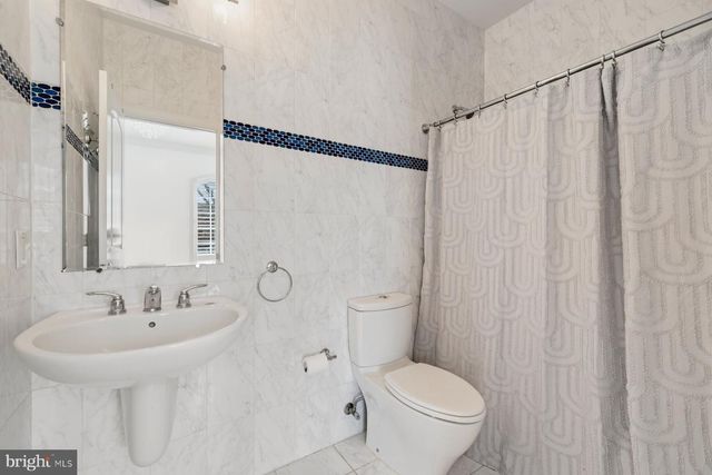 9607 SINGLETON DR, Bethesda, MD 20817