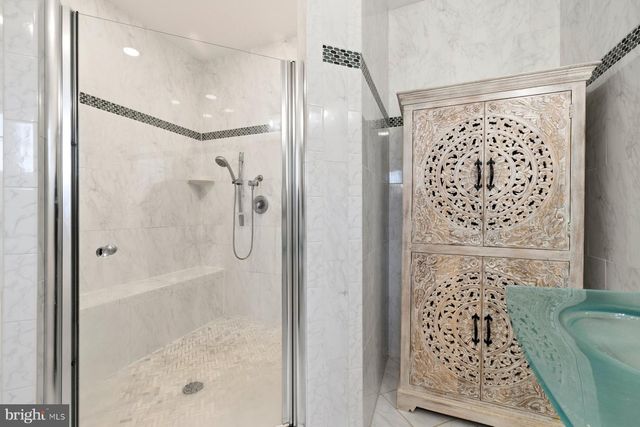 9607 SINGLETON DR, Bethesda, MD 20817