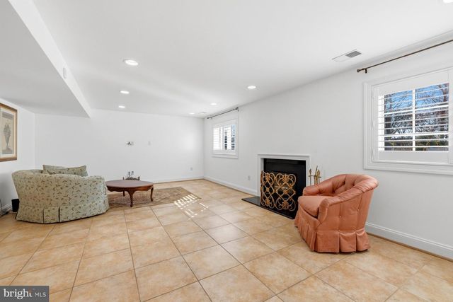 9607 SINGLETON DR, Bethesda, MD 20817