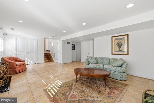 9607 SINGLETON DR, Bethesda, MD 20817