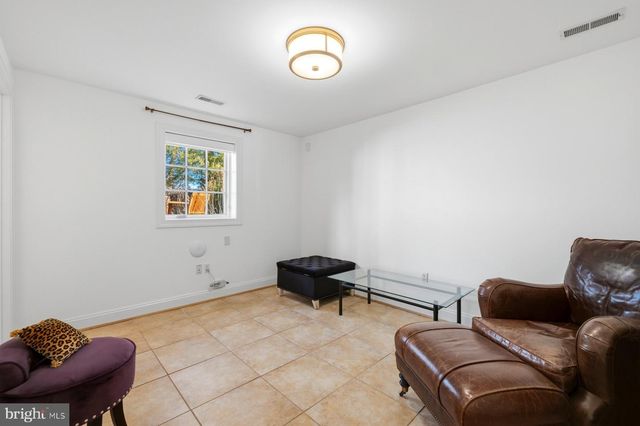 9607 SINGLETON DR, Bethesda, MD 20817