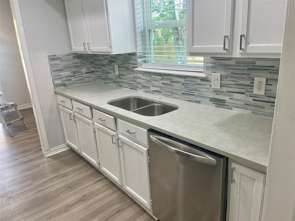 2823 Ermine Way, Farmers Branch, TX 75234