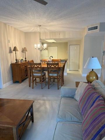 2805 VERONIA Drive 104, Palm Beach Gardens, FL 33410