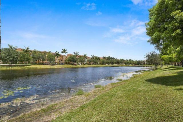 2805 VERONIA Drive 104, Palm Beach Gardens, FL 33410