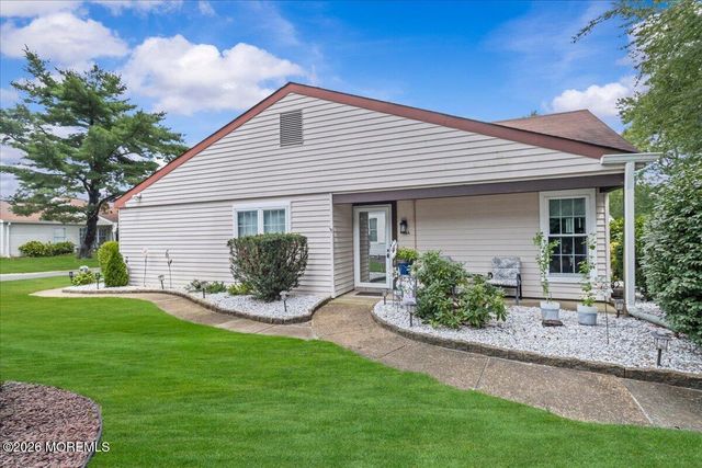 492 A New Castle Court, Manchester, NJ 08759