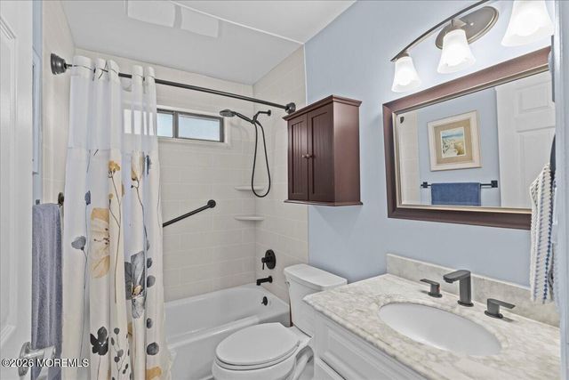 492 A New Castle Court, Manchester, NJ 08759