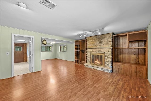 602 E Hackberry Drive, Arlington Heights, IL 60004