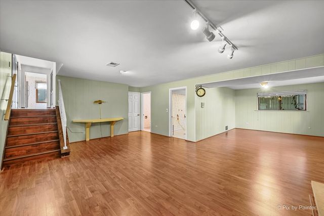 602 E Hackberry Drive, Arlington Heights, IL 60004