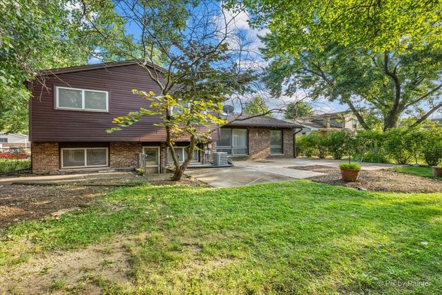 602 E Hackberry Drive, Arlington Heights, IL 60004