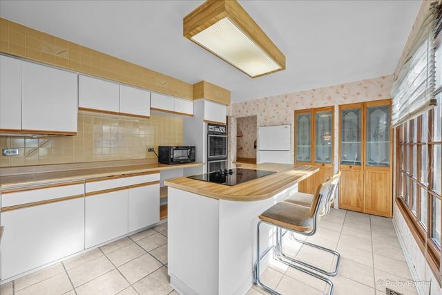 602 E Hackberry Drive, Arlington Heights, IL 60004