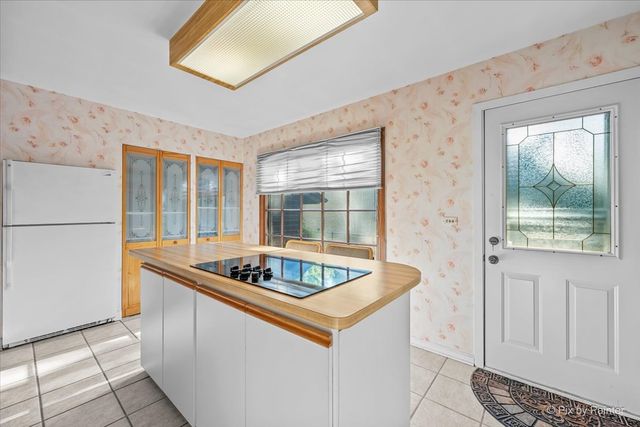602 E Hackberry Drive, Arlington Heights, IL 60004