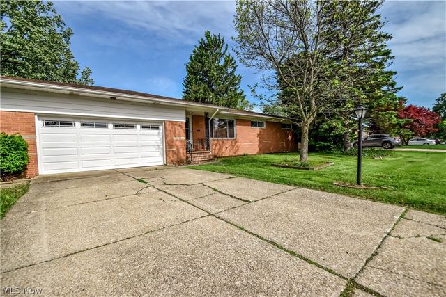 7815 Parmaview Lane, Parma, OH 44134