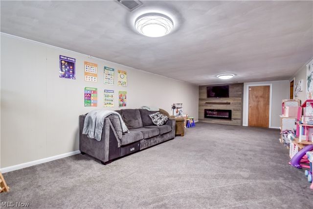 7815 Parmaview Lane, Parma, OH 44134