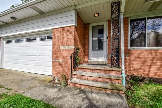 7815 Parmaview Lane, Parma, OH 44134