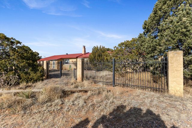 42 Coyote Crossing, Santa Fe, NM 87508