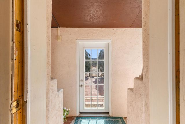 42 Coyote Crossing, Santa Fe, NM 87508