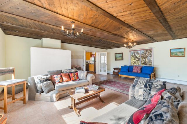 42 Coyote Crossing, Santa Fe, NM 87508