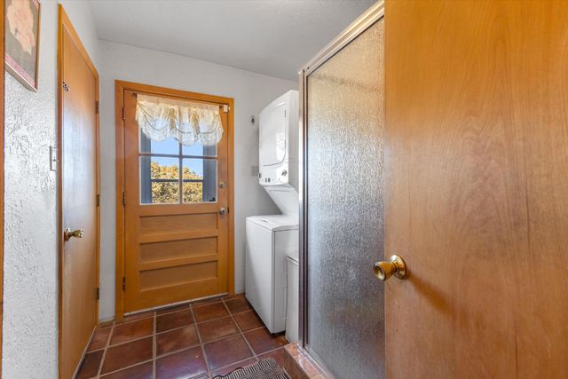 42 Coyote Crossing, Santa Fe, NM 87508