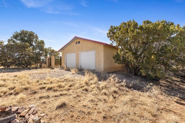 42 Coyote Crossing, Santa Fe, NM 87508