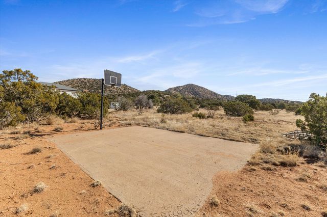 42 Coyote Crossing, Santa Fe, NM 87508