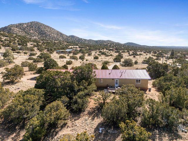 42 Coyote Crossing, Santa Fe, NM 87508