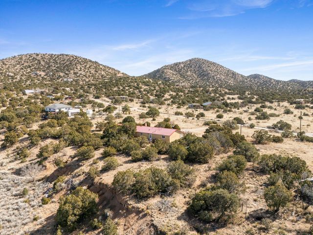 42 Coyote Crossing, Santa Fe, NM 87508