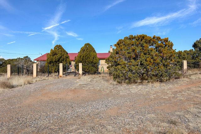 42 Coyote Crossing, Santa Fe, NM 87508