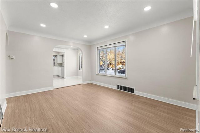 291 Michigan Avenue, Pontiac, MI 48342