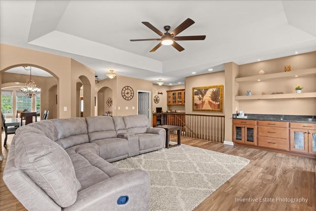483 Glover Drive, North Aurora, IL 60542